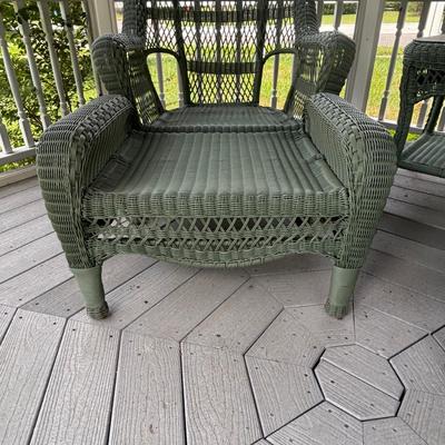 LOT 121: Outdoor Furniture: Chairs, Ottomans, Table w/Glass Top