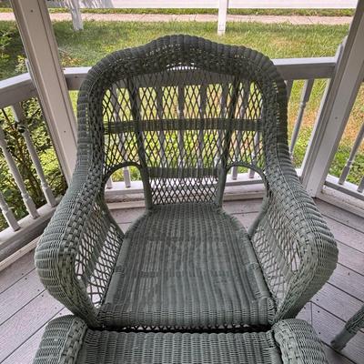 LOT 121: Outdoor Furniture: Chairs, Ottomans, Table w/Glass Top