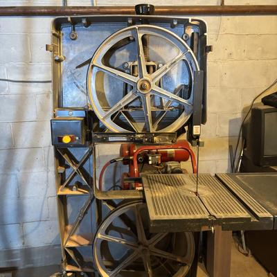 LOT 125: Sears Craftsman 12-inch Bandsaw, Model 113.243310