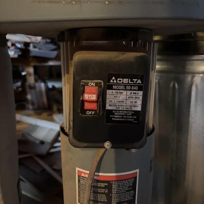 LOT 126: Delta Dust Collector Model 50-840