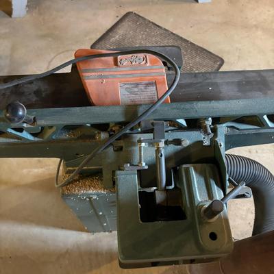 LOT 127: Grizzley 6" Jointer Model G1182HW
