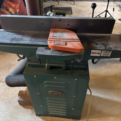 LOT 127: Grizzley 6" Jointer Model G1182HW