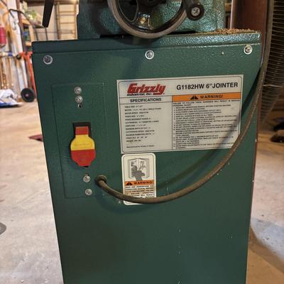 LOT 127: Grizzley 6" Jointer Model G1182HW
