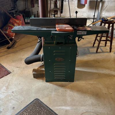 LOT 127: Grizzley 6" Jointer Model G1182HW