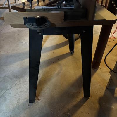 LOT 129: Hitachi Router, Table & Bits