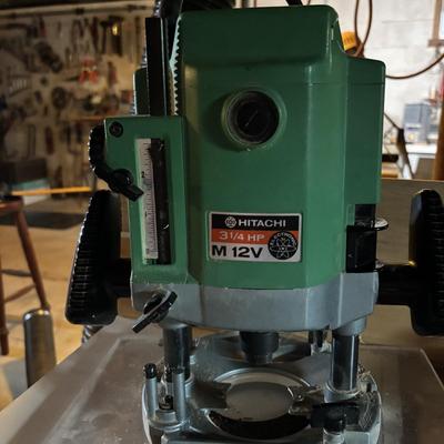 LOT 129: Hitachi Router, Table & Bits