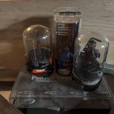 LOT 129: Hitachi Router, Table & Bits