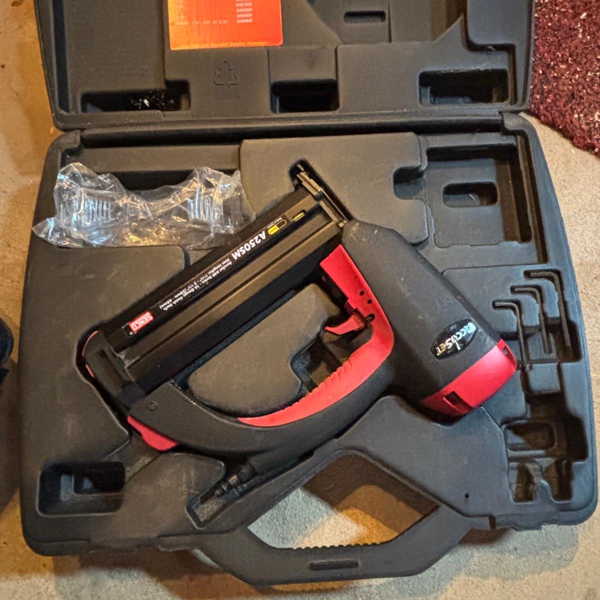 LOT 130: Grizzley 18 Gauge Brad Nailer, Central Pneumatic Air Stapler ...