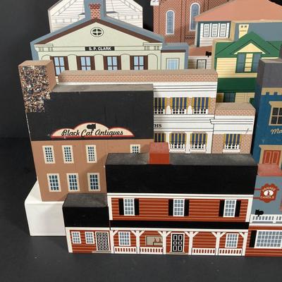 LOT 152: Large Collection of Cat's Meow Village Replicas - Pitman, Richwood, Elmer, Thorofare, Yankee Candle and More