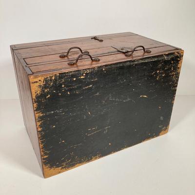 LOT 155: Vintage / Antique Wooden Jewelry Box