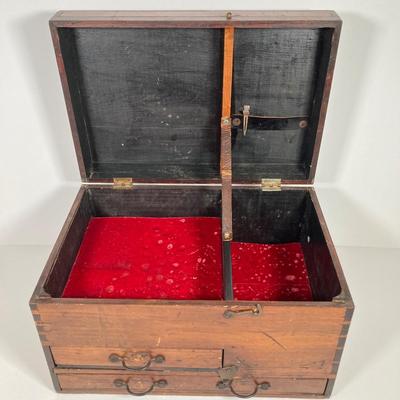 LOT 155: Vintage / Antique Wooden Jewelry Box
