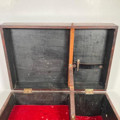 LOT 155: Vintage / Antique Wooden Jewelry Box