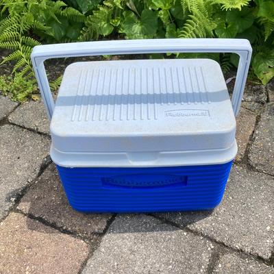 LOT 162: Collection of Assorted Coolers / Dispensers - (Igloo, Rubbermaid and More)