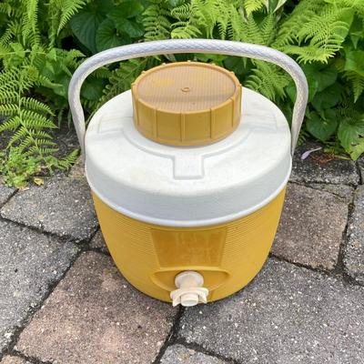 LOT 162: Collection of Assorted Coolers / Dispensers - (Igloo, Rubbermaid and More)