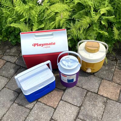 LOT 162: Collection of Assorted Coolers / Dispensers - (Igloo, Rubbermaid and More)
