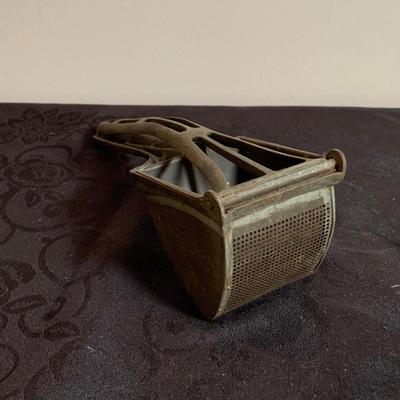 LOT 165: Vintage Kitchen Gadgets Featuring Wagner Kristy Korn Kobs Junior Cornbread Molds, Graters, Strainers and More