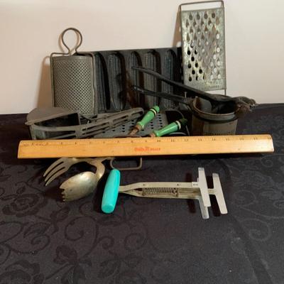 LOT 165: Vintage Kitchen Gadgets Featuring Wagner Kristy Korn Kobs Junior Cornbread Molds, Graters, Strainers and More