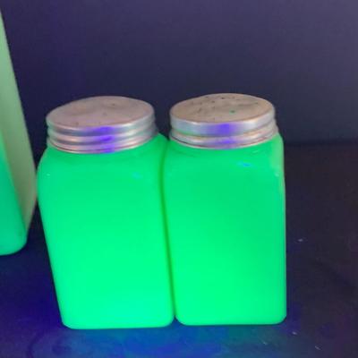 LOT 167: Jadeite Shakers and Jar
