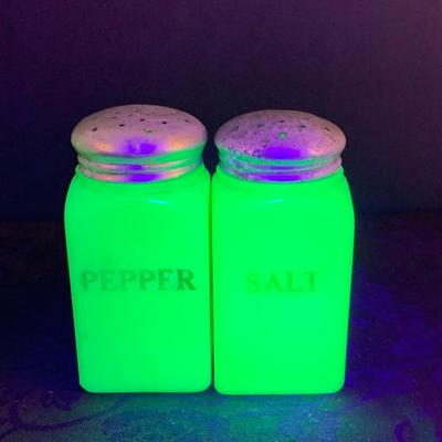 LOT 167: Jadeite Shakers and Jar