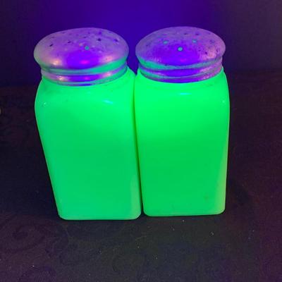 LOT 167: Jadeite Shakers and Jar
