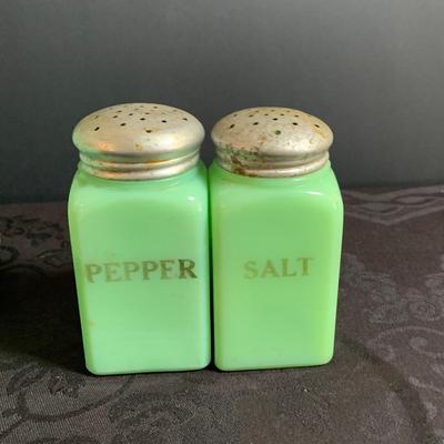 LOT 167: Jadeite Shakers and Jar