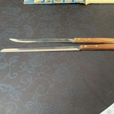 LOT 169: Vintage Kitchen Gadgets, Knives, Green Glass Shakers and More