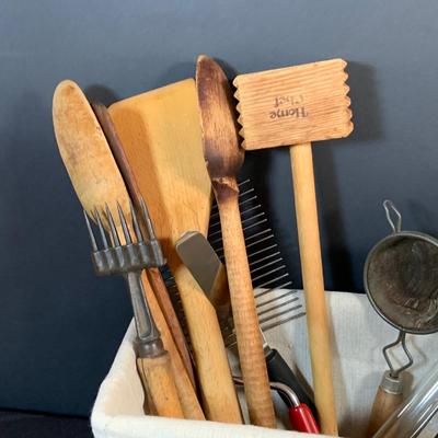 LOT 169: Vintage Kitchen Gadgets, Knives, Green Glass Shakers and More