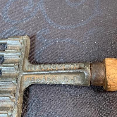 LOT 169: Vintage Kitchen Gadgets, Knives, Green Glass Shakers and More