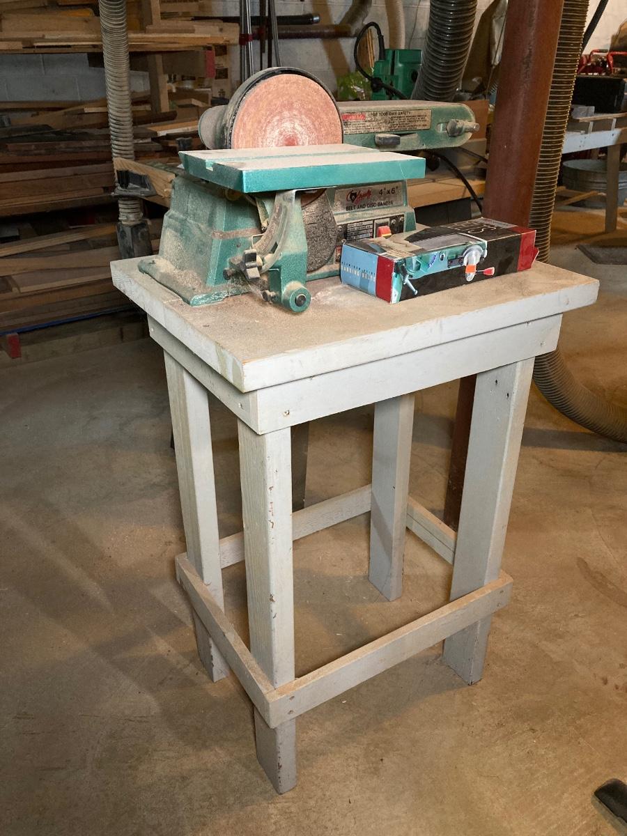 LOT 219: Grizzly Belt and Disc Sander Model G1020 with Work Bench