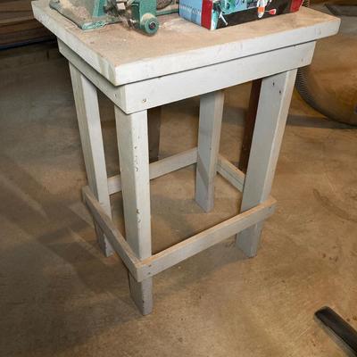 LOT 219: Grizzly Belt and Disc Sander Model G1020 with Work Bench
