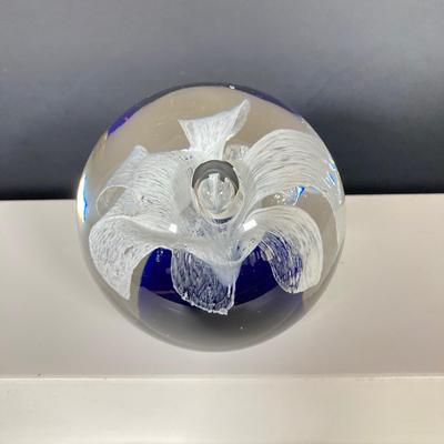 LOT 221: Collection of Willow Tree Figurines (Angel of the Heart, Angel of Freedom and Wisdom), Glass Paperweight with Brass and Glass...