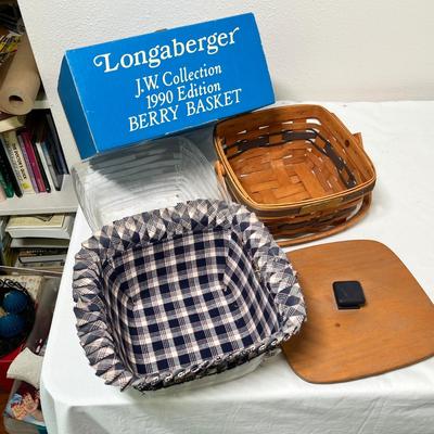 Lot 320 Longaberger berry basket