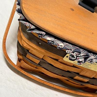 Lot 320 Longaberger berry basket