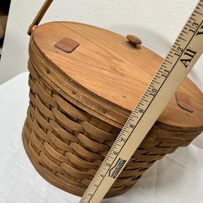 Lot 322 Longaberger lid basket