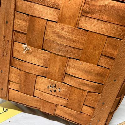 Lot 326 Longaberger small hamper