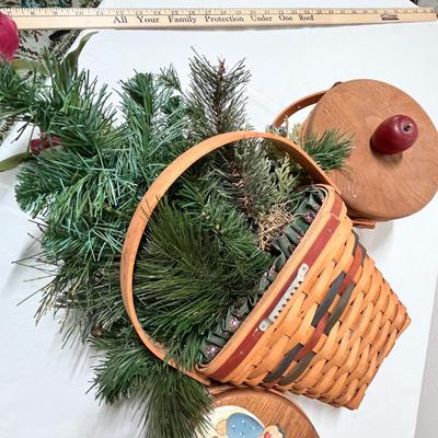 Lot 329 Longaberger baskets