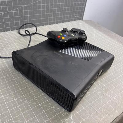 Sale Photo Thumbnail #817: Used. Vintage. Powers on with Controller 