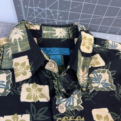Sale Photo Thumbnail #939: Size Medium. Book that vaca today !!! Hawaii here we come!!! 