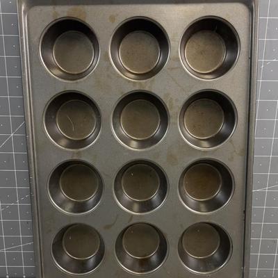 Sale Photo Thumbnail #1126: Great for Muffin Making. Very Good Condition. 