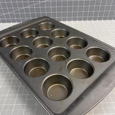 Sale Photo Thumbnail #1127: Great for Muffin Making. Very Good Condition. 
