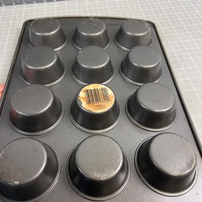 Sale Photo Thumbnail #1128: Great for Muffin Making. Very Good Condition. 