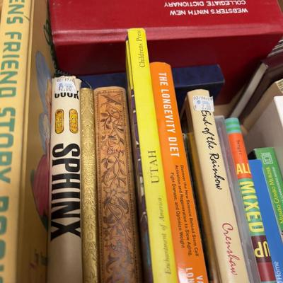 Sale Photo Thumbnail #1164: Mixed up lot of Readable Books! 