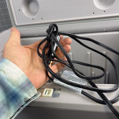 Coleman Cooler - Looks New - 12 Volt Power Chill