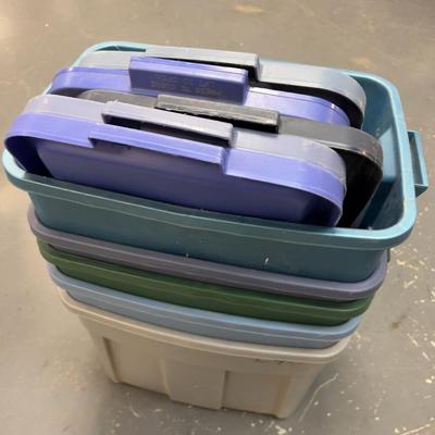 5 Large Rubber maid Tubs 18 Gallon with Lids