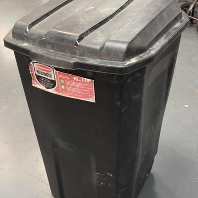 Black Garbage Can ROLLING 45Gallon 