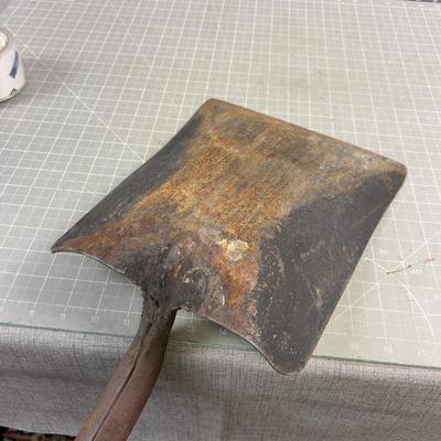 Flat Nose Shovel