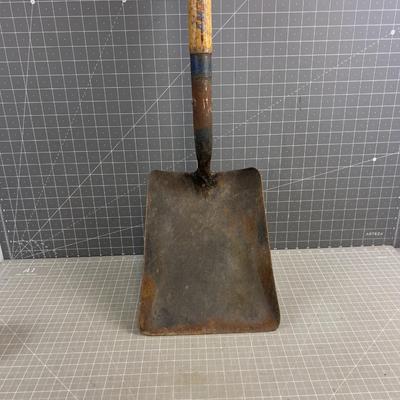 Flat Nose Shovel