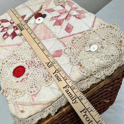 Lot 333 Quilt topped basket