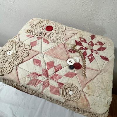 Lot 333 Quilt topped basket