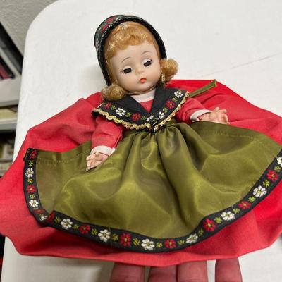 Lot 345 World Dolls